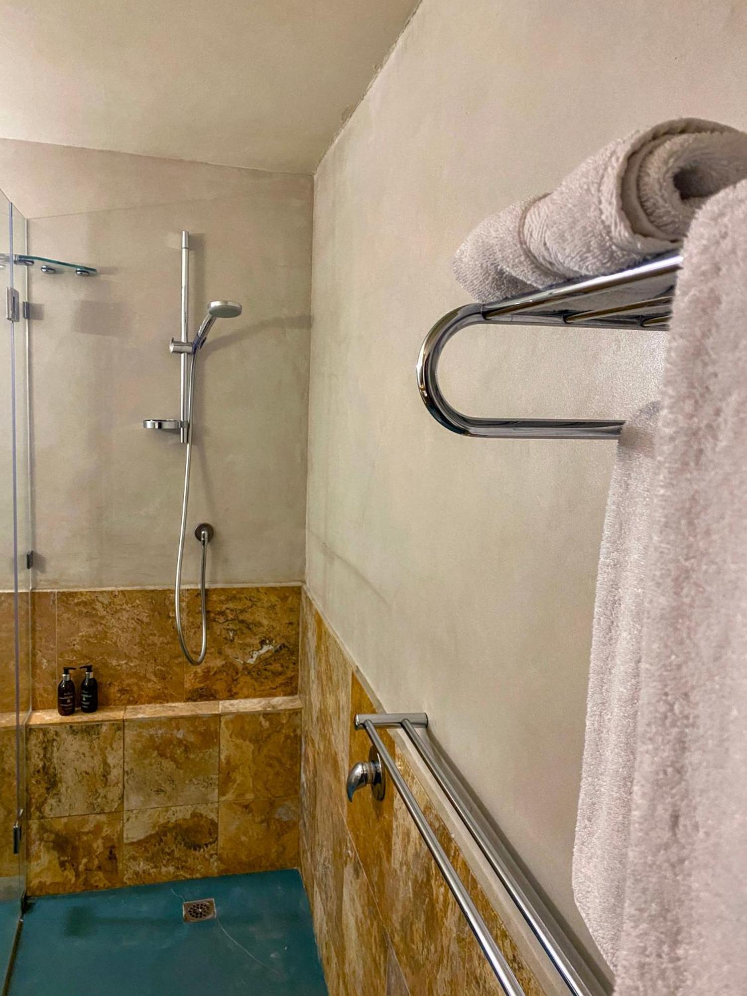 Lezard Bleu Guest House Кейптаун Екстериор снимка
